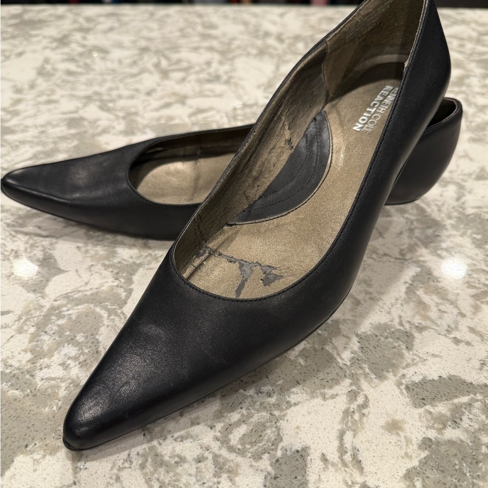Kenneth Cole Reaction Ladies Black Kitten Heels Sleek Minimalist Design